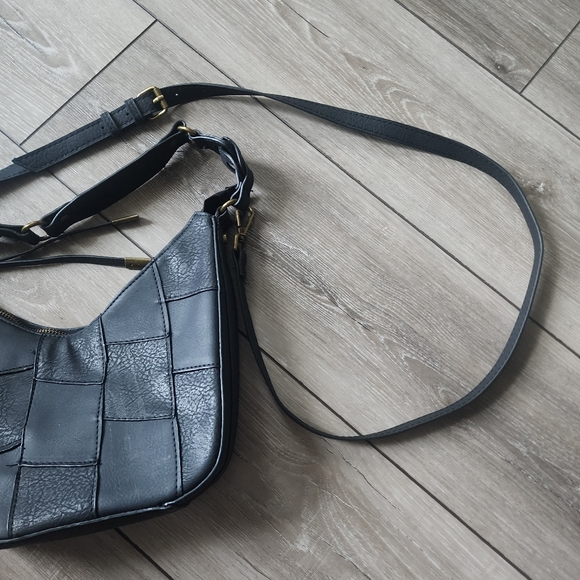 Black purse with detachable crossbody strap - Picture 13 of 16